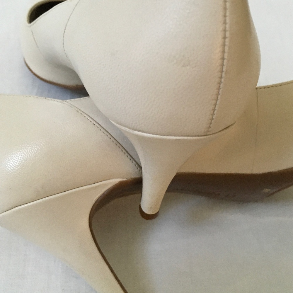MICHELLE D Leather Heels Pumps Size 9 Cream Bone - Picture 8 of 9